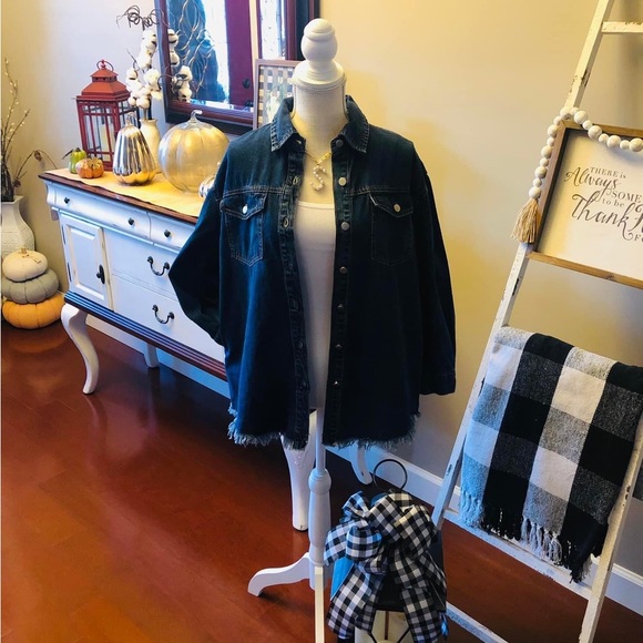 Raw Hem Denim Shacket with pockets - Picture 3 of 3